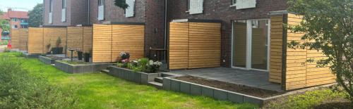 Gartenhäuser mit Sichschutzwänden Stahlkonstruktion gepulvert und Holzverkleidung
